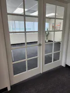 Doral unique office space with spectacular lake views - Image 2