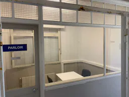 Décor/Lieu de tournage: Prison - Image 12