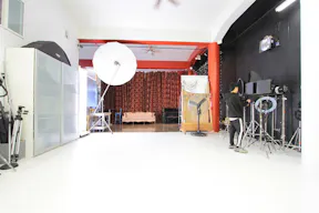 Photo Rental Studio in DTLA - Image 40