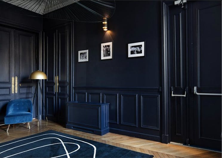 Haussmannian showroom near the Arc de Triomphe - Image 2