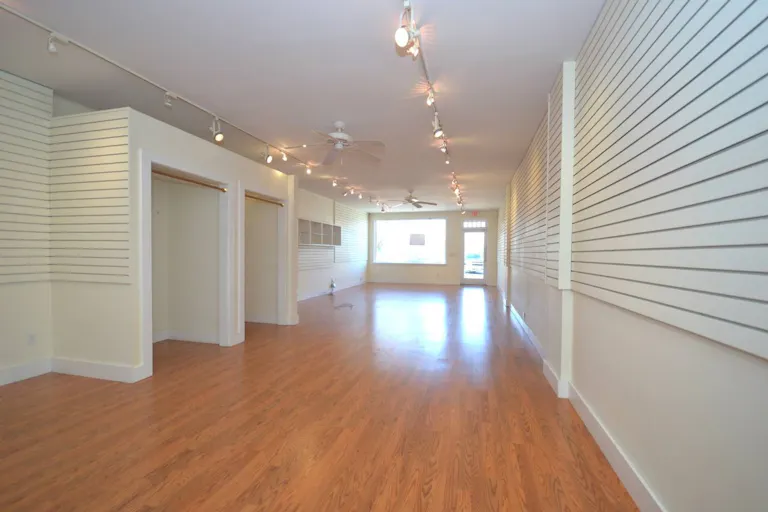 Perfect Retail Space in the Heart of East Hampton - Image 3