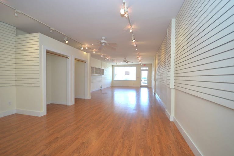 Perfect Retail Space in the Heart of East Hampton - Image 3