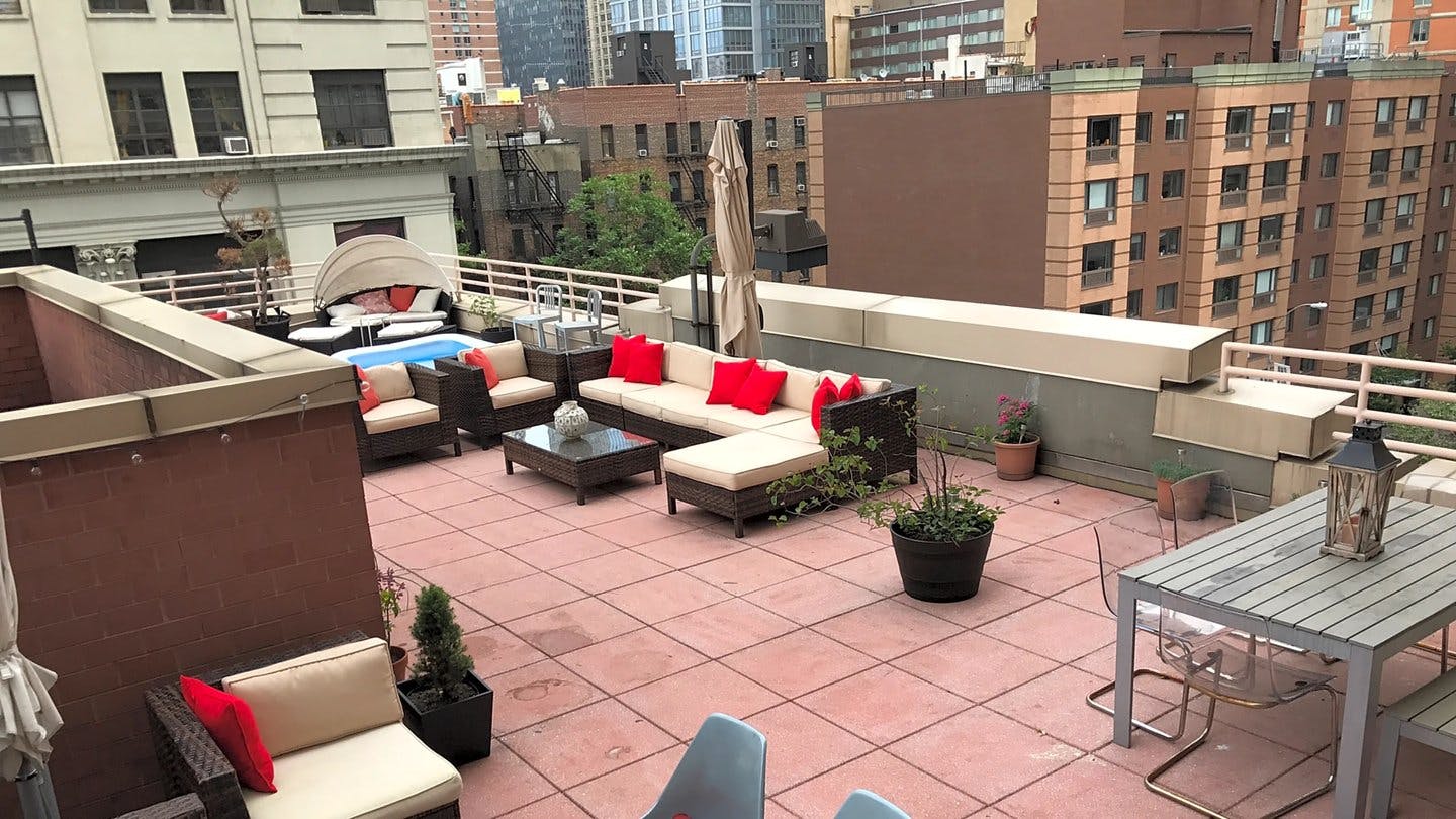 Beautiful 130 sqm Midtown Manhattan Terrace at 287 W 43rd St