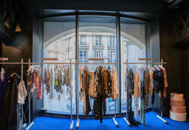 Premium 150 sqm Second-Floor Retail Space for Rent — Prime Paris Location - Image 1