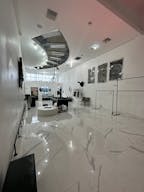 Luxurious Storefront on Melrose Ave - Image 1