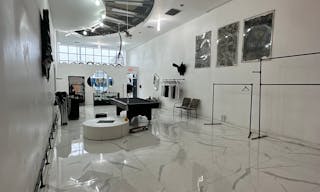 Luxurious Storefront on Melrose Ave - Image 1