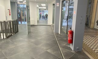 Exciting Pop-Up Store Opportunity in the Heart of Paris! - Image 4