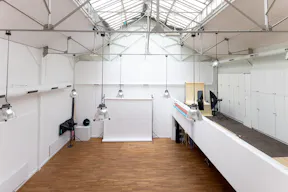 modern and welcoming showroom in the heart of Paris  - Image 0