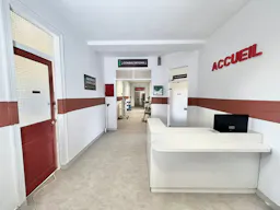Décor/Lieu de tournage: Hôpital - Clinique Privée - Image 0