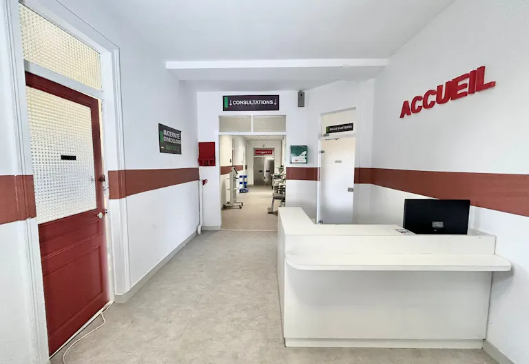 Décor/Lieu de tournage: Hôpital - Clinique Privée - Image 0