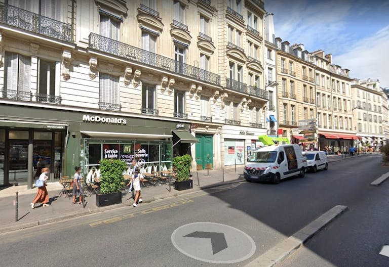 Prime Location Boutique Shop Rue du Renard - Image 1
