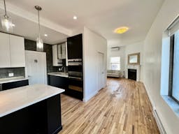 Modern Penthouse Showroom in SoHo - Image 15