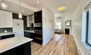 Modern Penthouse Showroom in SoHo - Image 15