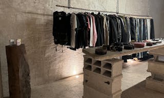 Prestigious Boutique in Le Marais - Image 11
