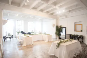 DTLA Grand Loft with High Ceilings - Image 19