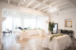 DTLA Grand Loft with High Ceilings - Image 19