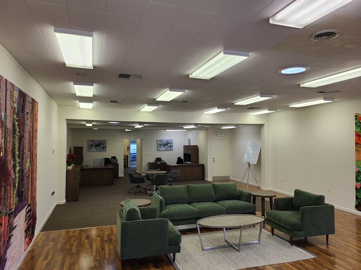 Excellent Show Room Space Near Downtown Mountain View - Image 2