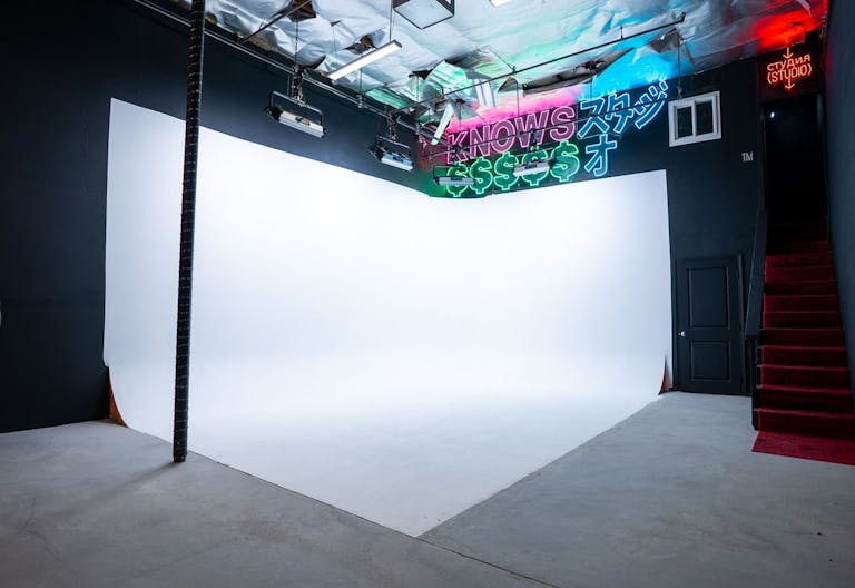 CYC Wall ground North Hollywood film studio green screen tech blue backdrops - Image 0