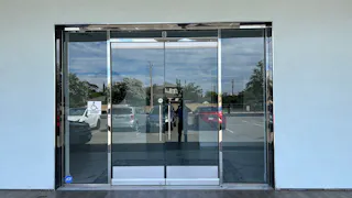 Empty Medical Office Space with Huge and Beautiful Reception Area. - Image 6