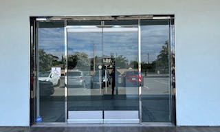 Empty Medical Office Space with Huge and Beautiful Reception Area. - Image 6