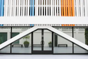 Modern Whitebox Space in Fisherman’s Wharf - Image 1