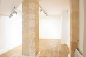 Large Fashion Showroom Rue des Minimes - Image 14