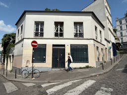 Butte Montmartre - excellente visibilté et flux de passants constant - entre 20 et 150 m2  - Image 0