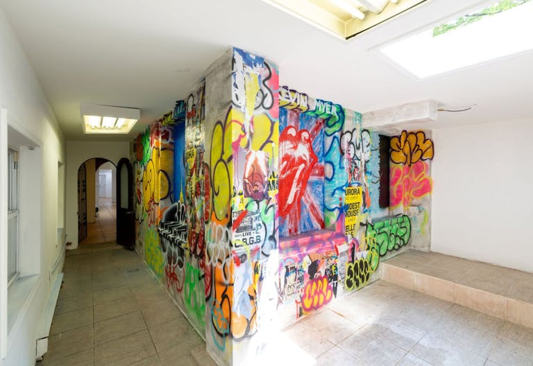 Versatile Creative Hub: Uncover Potential in this UWS Gem - Image 1