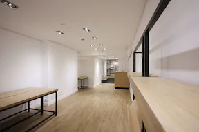 White box Pop Up Boutique Rue Debelleyme - Image 3