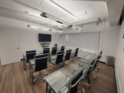Spacious Multi-Purpose Conference Room in Harlem - Image 6