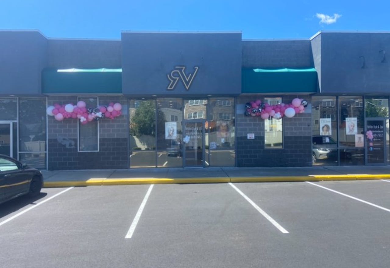 Space available for nail salon or any beauty services - Image 1