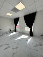 LARGE PRIVATE SALON STUDIO SPACE - Image 10