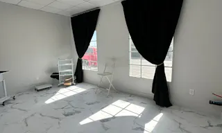 LARGE PRIVATE SALON STUDIO SPACE - Image 10