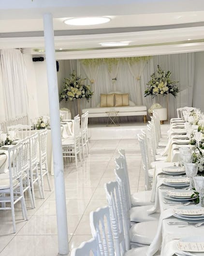 Rue de bellevue Showroom - Image 1