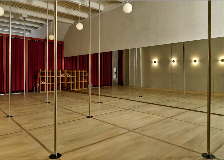 White Box in a vibrant artistic hub - Image 1