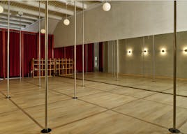 White Box in a vibrant artistic hub - Image 1