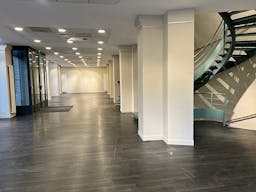 Corner Boutique - Prime Location - Place des Victoires - Ideal Pop-Up Store / FW Showroom - Image 8