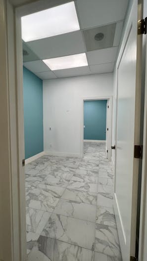 Empty Medical Office Space with Huge and Beautiful Reception Area. - Image 3