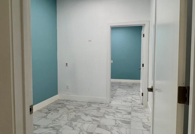 Empty Medical Office Space with Huge and Beautiful Reception Area. - Image 3