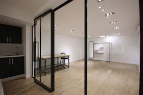 White box Pop Up Boutique Rue Debelleyme - Image 9