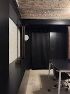 Espace Créatif Atelier-Galerie - Pop-up Lumineux avec Vitrine - Image 11