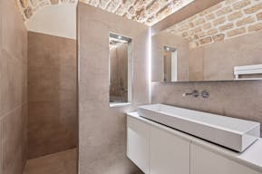 Élégante Galerie Éphémère à Paris - Image 8