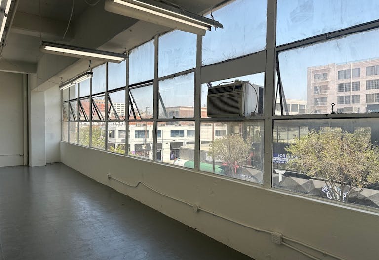 Professional Office Space in South LA - Image 4
