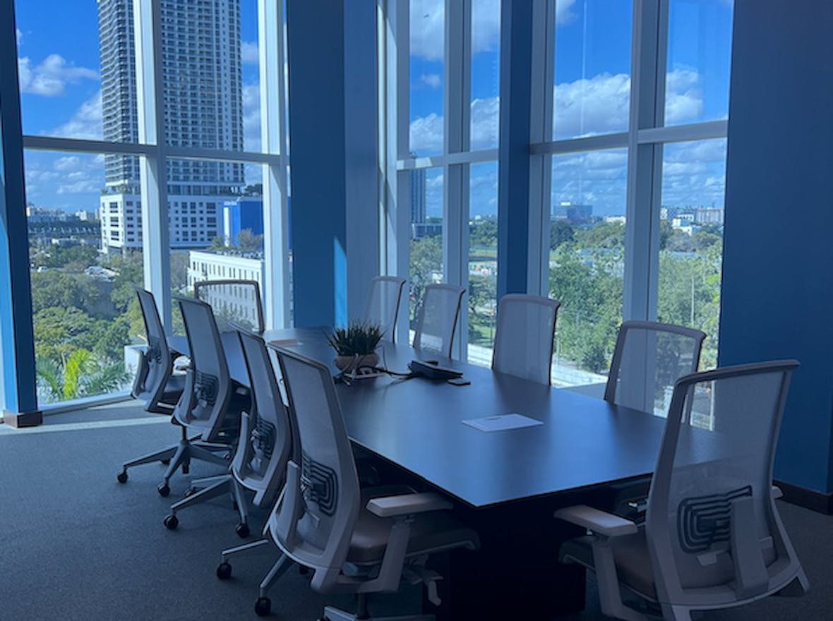 Conference Meeting Room for 10-12 People - Image 0