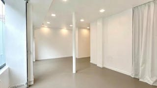 Loft industriel avec verrière zénithale - Image 12
