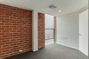 Trendy Building in Beverly Hills - Image 23
