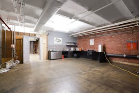 W Broadway ART x POPUP space - Image 9