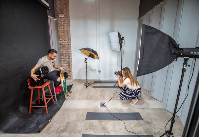 Huge & Cozy Conference Room in Miami - Image 4