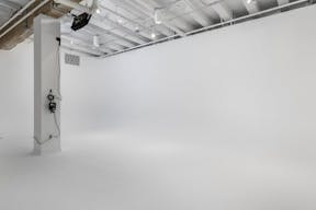 PRE-LIT (RGB) WHITE CYC STUDIO | PRIVATE HAIR, MAKEUP AND VANITY SPACE - Image 1