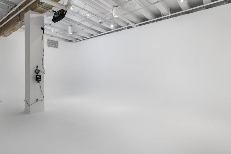 PRE-LIT (RGB) WHITE CYC STUDIO | PRIVATE HAIR, MAKEUP AND VANITY SPACE - Image 1